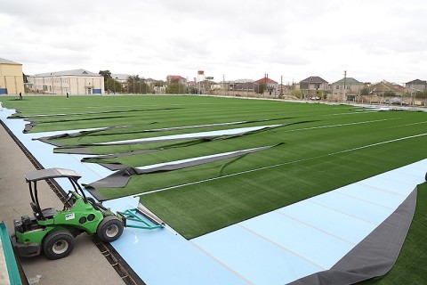 Binə stadionunda süni ot örtüyü dəyişdirilir - FOTO