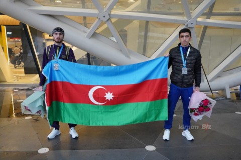 Sofiyada 4 medal qazanan boksçularımız Vətənə qayıdıb - FOTO