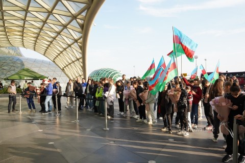 Gimnaziadada 81 medal qazanan Azərbaycan millisi Vətənə qayıdıb - FOTO