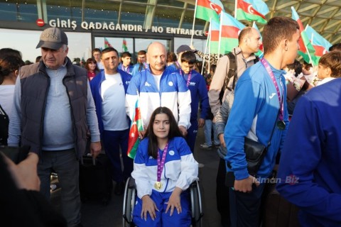 Gimnaziadada 81 medal qazanan Azərbaycan millisi Vətənə qayıdıb - FOTO