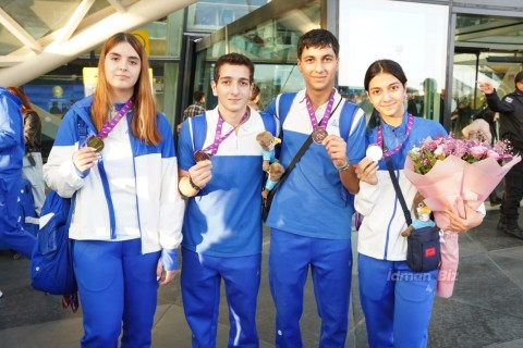 Gimnaziadada 81 medal qazanan Azərbaycan millisi Vətənə qayıdıb - FOTO