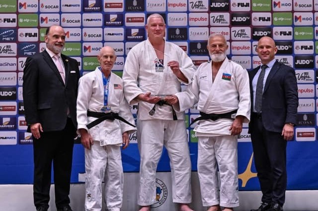 Награда от Комиссии ветеранов IJF для Фархада Раджабли