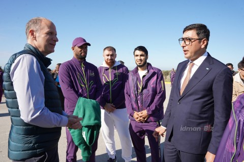 Azerbaijani Olympic prize winners in a flash mob - PHOTO