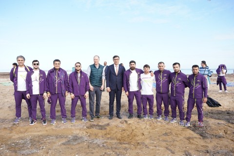 Azerbaijani Olympic prize winners in a flash mob - PHOTO