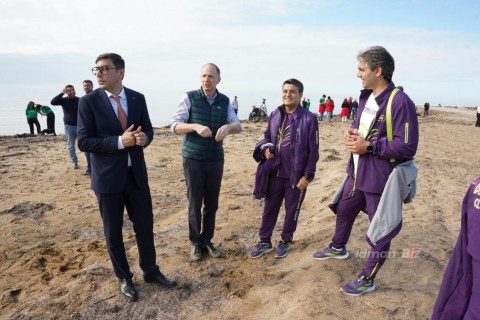 Azerbaijani Olympic prize winners in a flash mob - PHOTO