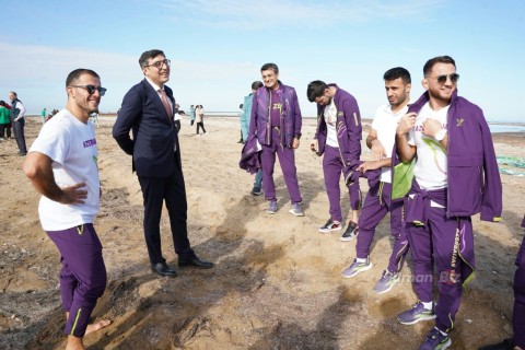 Azerbaijani Olympic prize winners in a flash mob - PHOTO