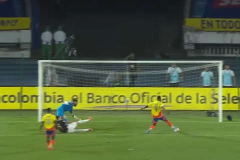 Unbelievable Miss: Colombian forward's blunder leads to hilarious Wikipedia edit - VIDEO