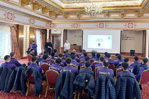 Frank De Bleeckere and Omar Pashayev brief Shamakhi squad on rule updates – PHOTO