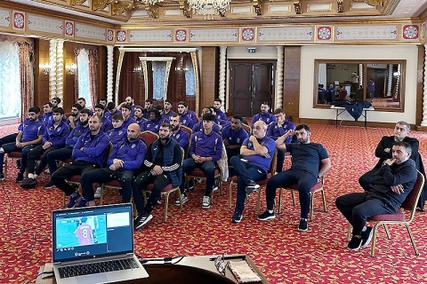 Frank De Bleeckere and Omar Pashayev brief Shamakhi squad on rule updates – PHOTO