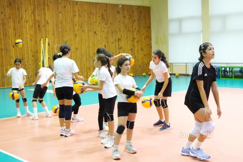 Learning volleyball with Alla Hasanova: Future stars in the making – PHOTO