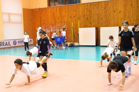 Learning volleyball with Alla Hasanova: Future stars in the making – PHOTO