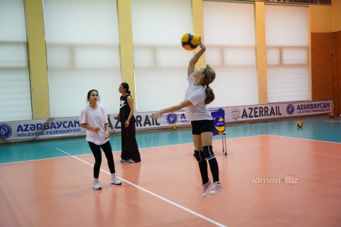 Learning volleyball with Alla Hasanova: Future stars in the making – PHOTO