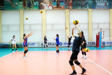 Learning volleyball with Alla Hasanova: Future stars in the making – PHOTO