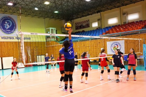 Learning volleyball with Alla Hasanova: Future stars in the making – PHOTO