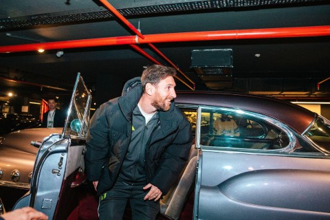 Messi and teammates visit Heydar Aliyev Center - PHOTO