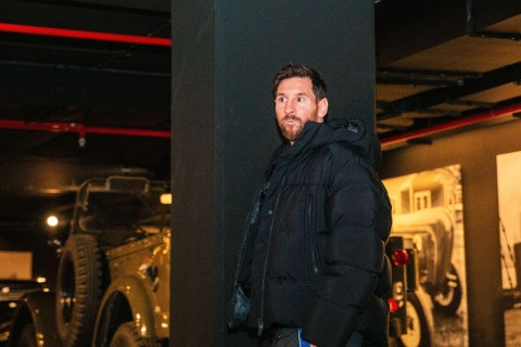 Messi and teammates visit Heydar Aliyev Center - PHOTO