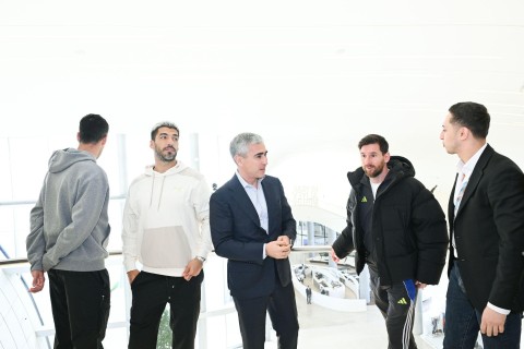 Messi and teammates visit Heydar Aliyev Center - PHOTO