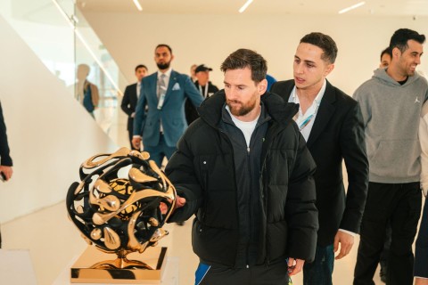 Messi and teammates visit Heydar Aliyev Center - PHOTO