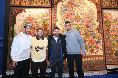 Messi and teammates visit Heydar Aliyev Center - PHOTO