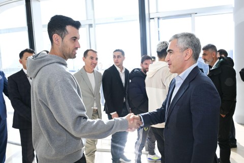 Messi and teammates visit Heydar Aliyev Center - PHOTO