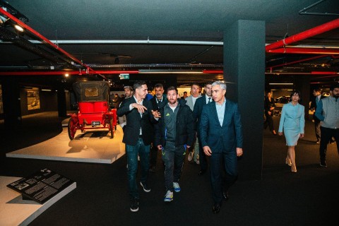 Messi and teammates visit Heydar Aliyev Center - PHOTO