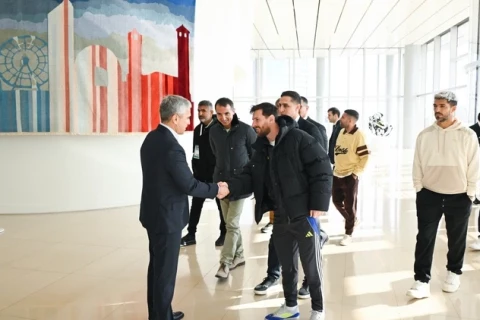 Messi and teammates visit Heydar Aliyev Center - PHOTO