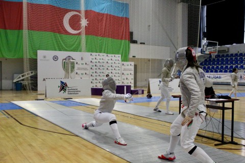 Определились чемпионы Азербайджана по фехтованию на саблях и шпагах - ФОТО