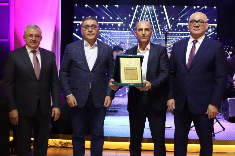 Weightlifting Federation concludes year-end ceremony - PHOTO