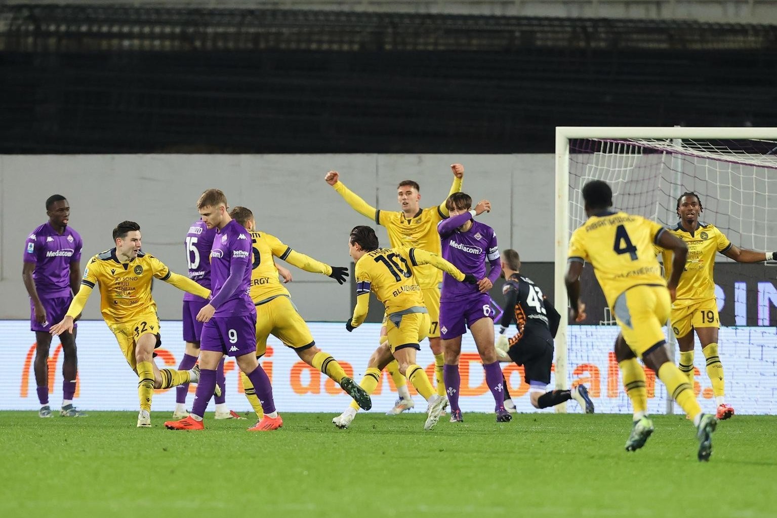 "Fiorentina" öz meydanında uduzub, çempiondan asan qələbə - VİDEO