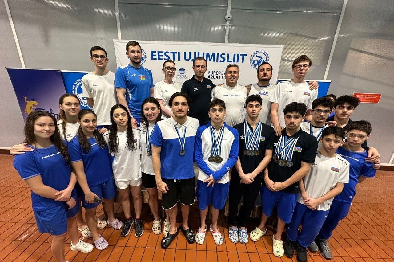 Azerbaijani swimmers return from international competition with 22 medals - PHOTO