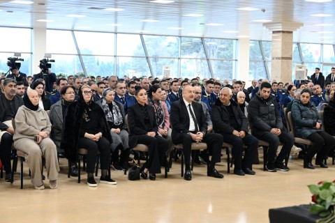 Prezident İlham Əliyev təyyarə qəzasında həlak olan ekipaj üzvlərinin vida mərasimində iştirak edib - FOTO