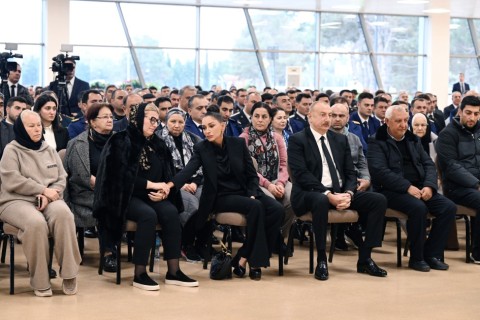 Prezident İlham Əliyev təyyarə qəzasında həlak olan ekipaj üzvlərinin vida mərasimində iştirak edib - FOTO