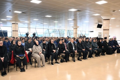 Prezident İlham Əliyev təyyarə qəzasında həlak olan ekipaj üzvlərinin vida mərasimində iştirak edib - FOTO