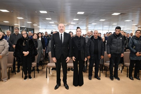 Prezident İlham Əliyev təyyarə qəzasında həlak olan ekipaj üzvlərinin vida mərasimində iştirak edib - FOTO