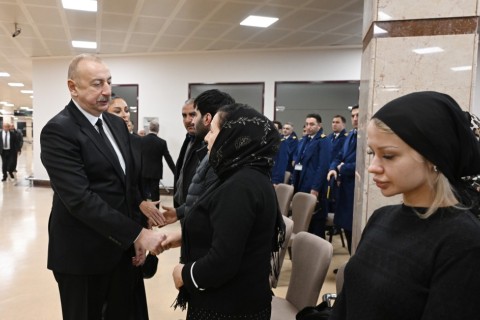 Prezident İlham Əliyev təyyarə qəzasında həlak olan ekipaj üzvlərinin vida mərasimində iştirak edib - FOTO