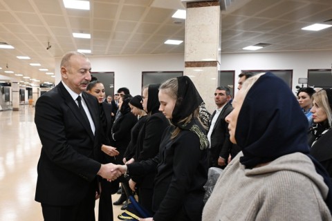 Prezident İlham Əliyev təyyarə qəzasında həlak olan ekipaj üzvlərinin vida mərasimində iştirak edib - FOTO