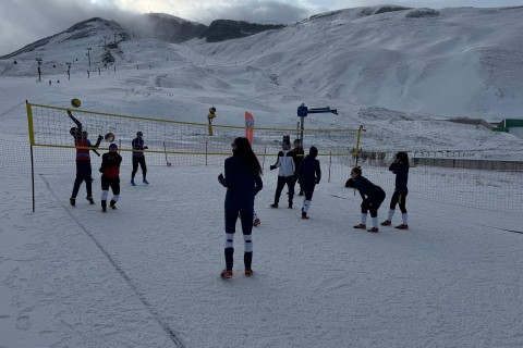 Azərbaycanda qar voleybolu üzrə ilk toplanış - FOTO