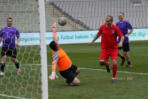 Tofiq Bəhramovun 100 illiyi münasibətilə yubiley matçı futbol veteranlarının qələbəsi ilə bitib - FOTO