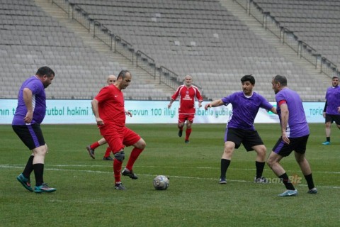 Tofiq Bəhramovun 100 illiyi münasibətilə yubiley matçı futbol veteranlarının qələbəsi ilə bitib - FOTO