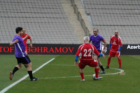 Tofiq Bəhramovun 100 illiyi münasibətilə yubiley matçı futbol veteranlarının qələbəsi ilə bitib - FOTO