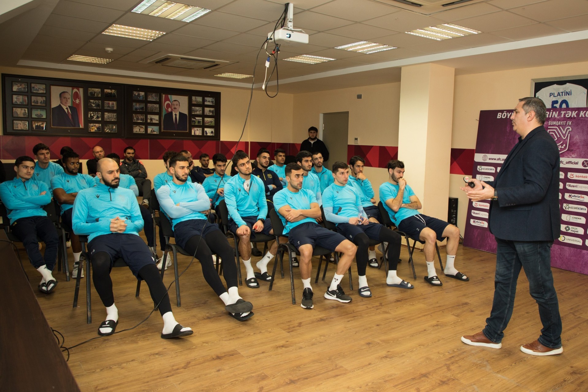 “Sumqayıt”ın məşqçi və futbolçu heyəti üçün seminar - FOTO