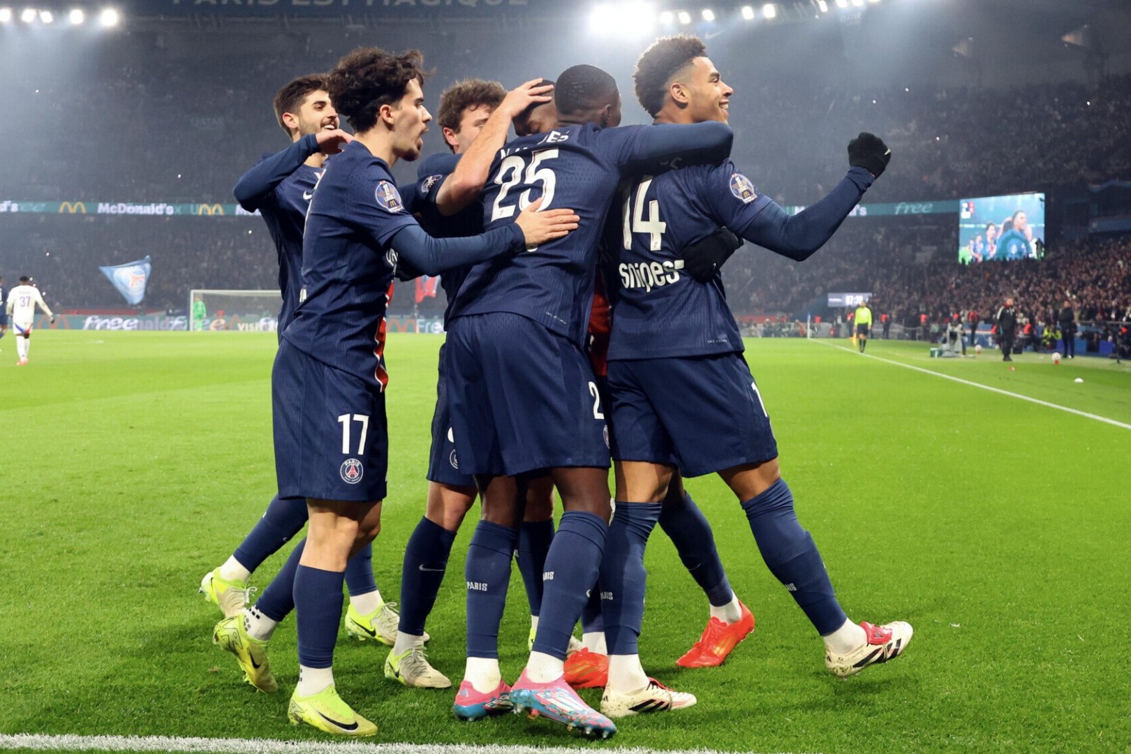 PSG make history with unbeaten start - VIDEO