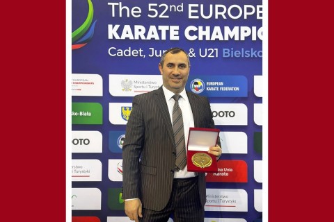 Polşada Azərbaycan Karate Federasiyası üçün xatirə medalı