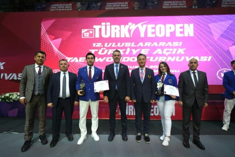 Azerbaijani referee named best - PHOTO