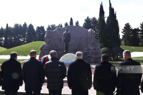 WAKO President visits Heydar Aliyev’s grave - PHOTO