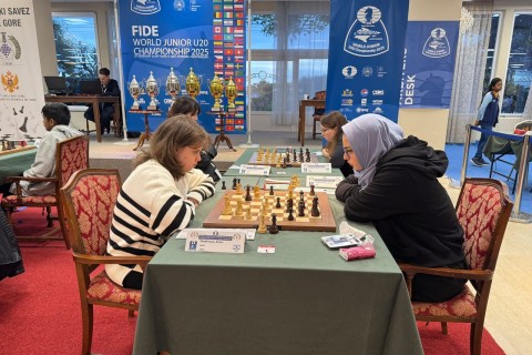 World Championship: Allahverdiyeva trails leaders by half a point