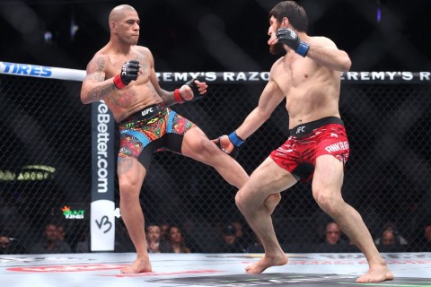 Magomed Ankalaev Defeats Alex Pereira to become UFC Champion - VIDEO