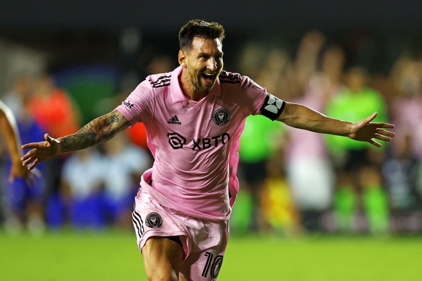 Messi strikes in stoppage time as Inter Miami advances to quarterfinals - VIDEO