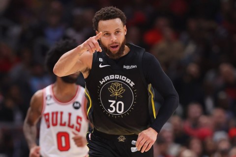 Stephen Curry achieves historic milestone in the NBA