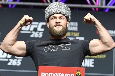 Член Зала славы UFC предостерег Рафаэля Физиева от необдуманного поступка